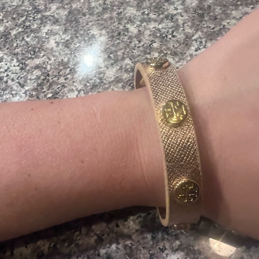 Tory Burch Stud Logo Leather Wrap Bracelet in Gold.
